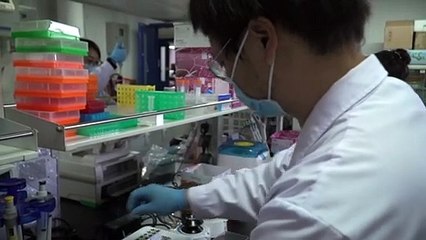 علماء صينيون يأملون وقف كوفيد-19 بعقار مطوّر دون لقاح