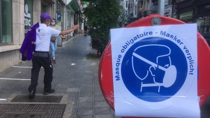 Etterbeek - le porte du masque obligatoire dans les artères commerçantes (vidéo Germani)