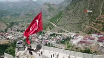 19 Mayıs’ta Kato Dağı'nda Şehit Düşen 10 Asker Anısına Dev Türk Bayrağı Dikildi