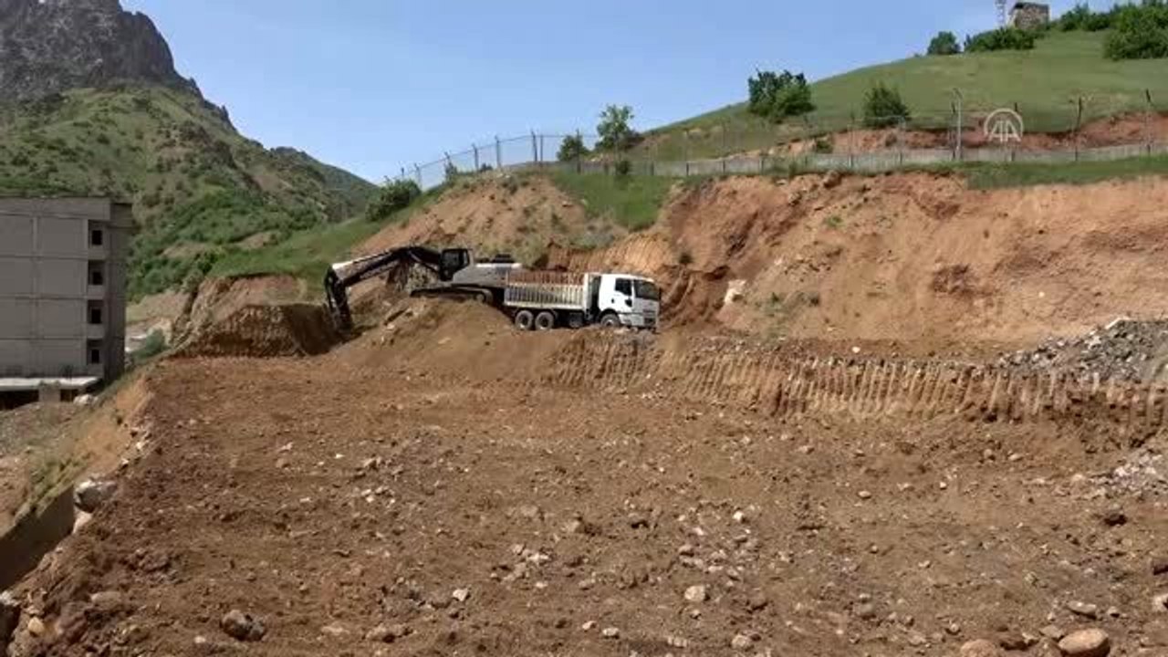 Şemdinli Belediyesi yarı olimpik yüzme havuzun inşaatına başladı