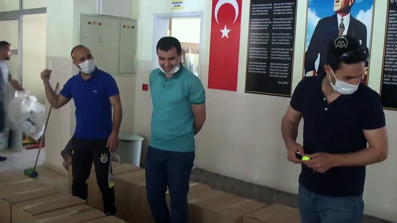 Şemdinli'de öğretmenlerden ihtiyaç sahiplerine yardım - HAKKARİ