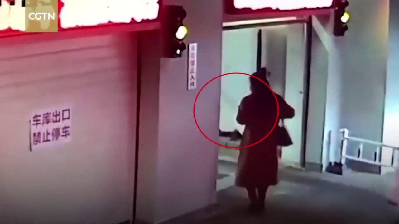 Toujours regarder devant soi quand on téléphone...