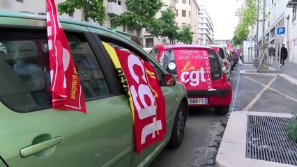 Manifestation en voiture à Marseille. Des klaxons en guise de protestation