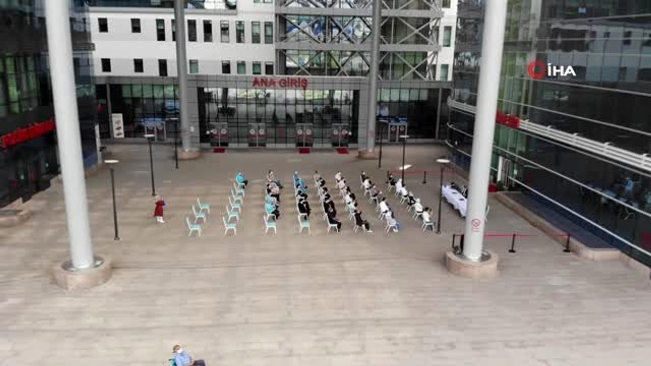 Sağlık çalışanları ve hastalara moral vermek için Kadir Gecesi programı düzenlendi