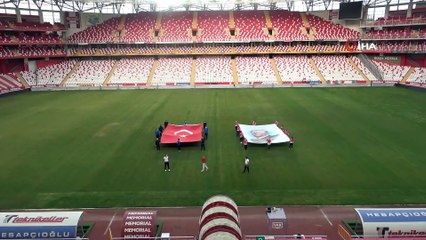 Descargar video: Antalya Stadyumundan İstiklal Marşı yankılandı