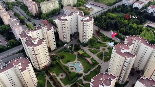 İstanbullular balkon ve camlara çıkarak 19 Mayıs’ı kutladı