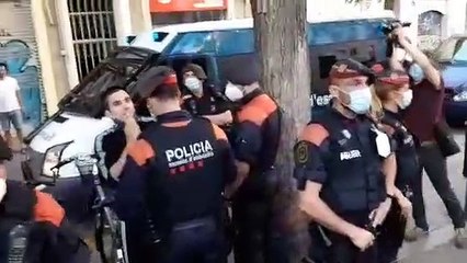 Els Mossos identifiquen els assistents a una manifestació a Gràcia