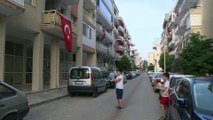 19 Mayıs coşkusuyla balkonlardan İstiklal Marşı okundu - İZMİR