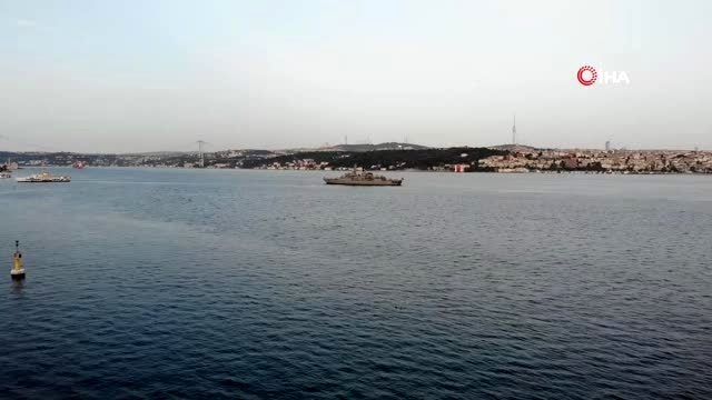 Dolmabahçe açıklarındaki Yavuz Fırkateyni'nde 19.19'da İstiklal Marşı okundu