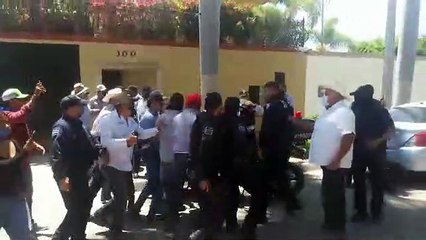 Se traman a golpes, productores agrícolas, guaruras y policías en Los Mochis
