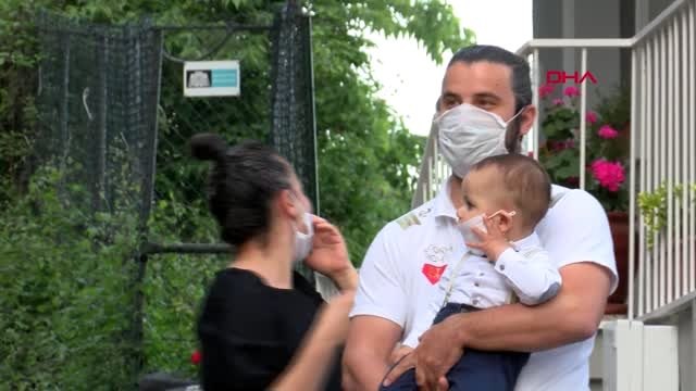 CAZ SANATÇISI İLHAM GENCER İSTİKLAL MARŞINI AKORDEON ÇALARAK OKUDU