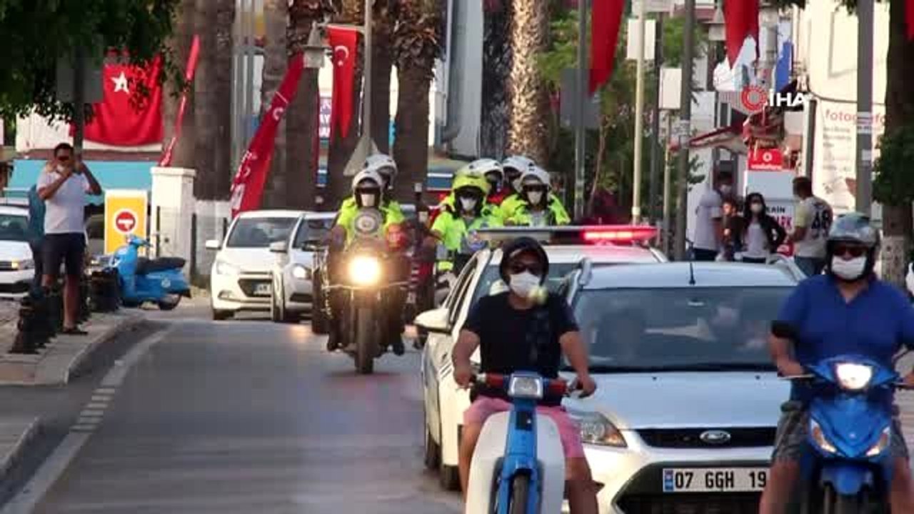Motorize polisler kortej yaptı, Bodrumlular ayakta alkışladı