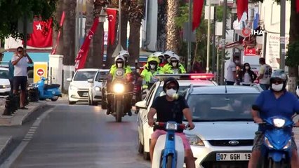 Motorize polisler kortej yaptı, Bodrumlular ayakta alkışladı