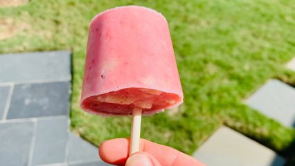 How to Make Strawberry Shortcake Pops