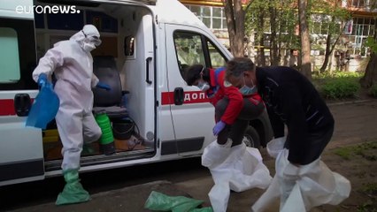 Dans un hôpital d'Ukraine, plongée dans la guerre de tranchées du coronavirus