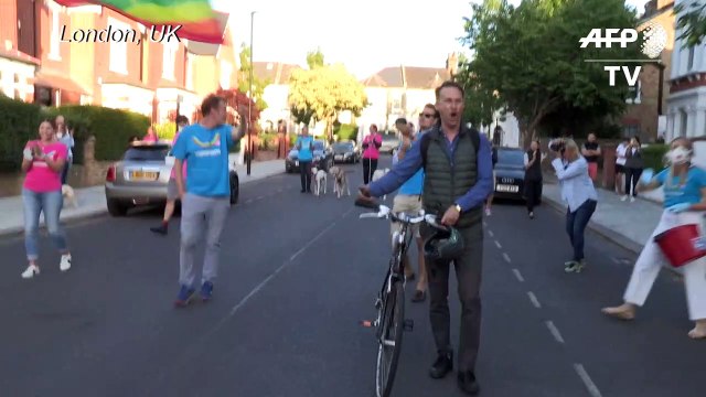 Opera singer serenades south London streets for carers
