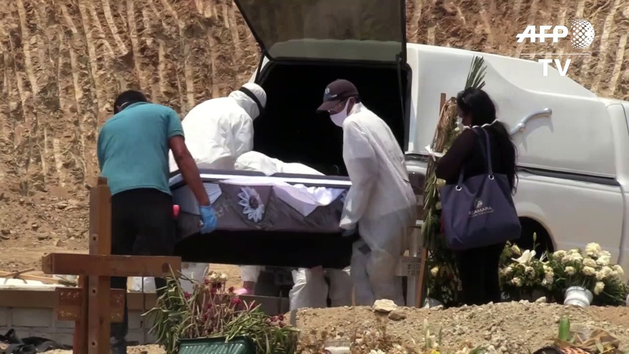 "Ataúd Cov" irrumpe en una pandemia que desplazó los féretros en México