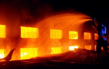 Zero Hour | Rail coach factory catches fire in Lucknow's Rae bareli