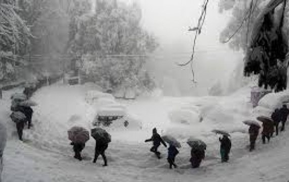 Shimla experiences season’s first snowfall, Delhi temperature dips