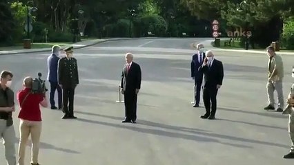 CHP'li vekiller Kılıçdaroğlu'nu dakikalarca ayakta bekletti