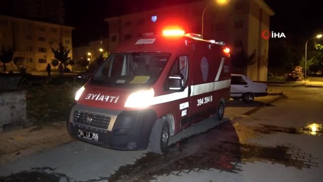 Araç kundaklandı, vatandaşlar sosyal mesafe kuralını hiçe saydı olay anını izledi