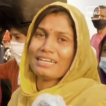 A Migrant Worker Breaks Down While Narrating Her Ordeal At Uttar Pradesh's Border .