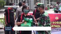 Ringankan Beban warga, TNI-Polri Bagikan  Paket Sembako