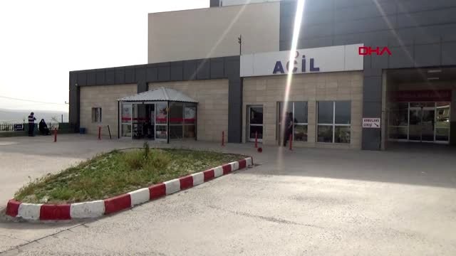 Hastaneye götürülürken, ambulansta doğum yaptı
