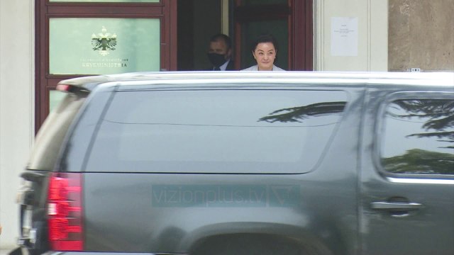 Kim “troket” tek Rama, ka një mesazh për qeverisjen - News, Lajme - Vizion Plus