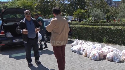 Solidaritet në Ramazan, Bujar Qamili shpërndan pako ushqimore për familjet në nevojë