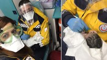 Hastaneye götürülürken, ambulansta doğum yaptı
