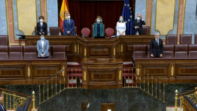Congreso guarda minuto de silencio por los casi 28.000 fallecidos