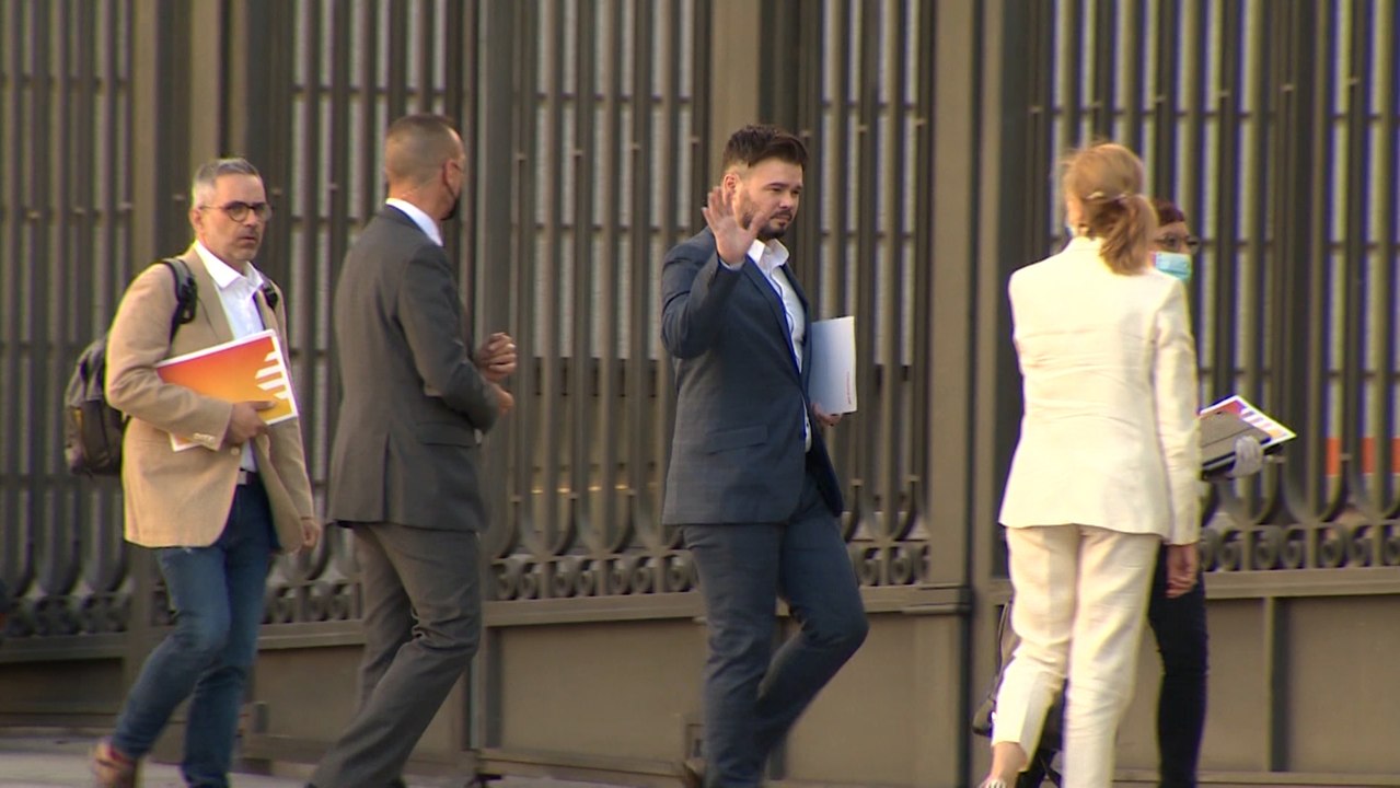 Diputados entrando al Congreso