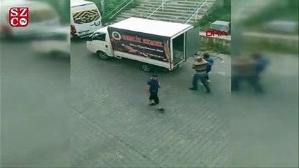 Tải video: Sokağa çıkma yasağında, fırıncıların kavgası kamerada