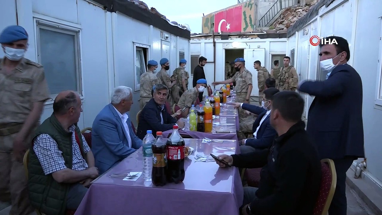 Beytüşşebap Kaymakamı Pendik, Kato Dağı'nda nöbet tutan Mehmetçikle iftar yaptı