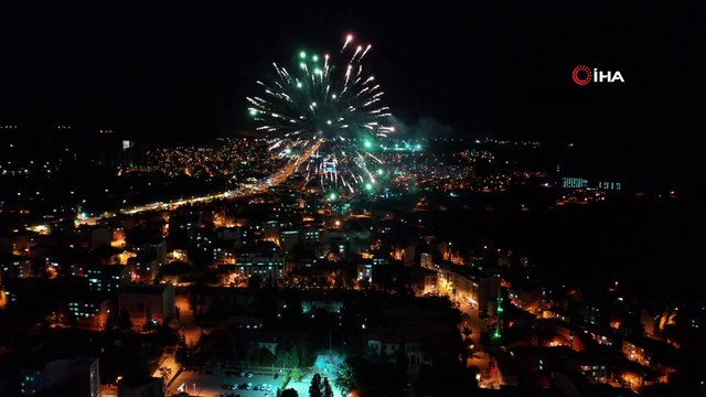 Bilecik semalarındaki havai fişek gösterisi göz kamaştırdı