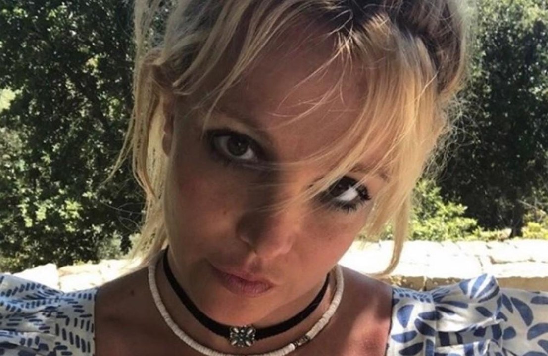 Britney Spears revela que se sentia um 'patinho feio' na adolescência