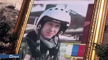 فقط في سوريا ,,, نصب تذكاري لقاتل المدنيين ,,, والأهالي يتناولون إفطارهم قرب قبور ذويهم