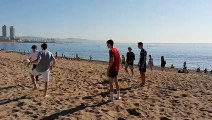 Las playas de Barcelona reabren con afluencia pero sin aglomeraciones