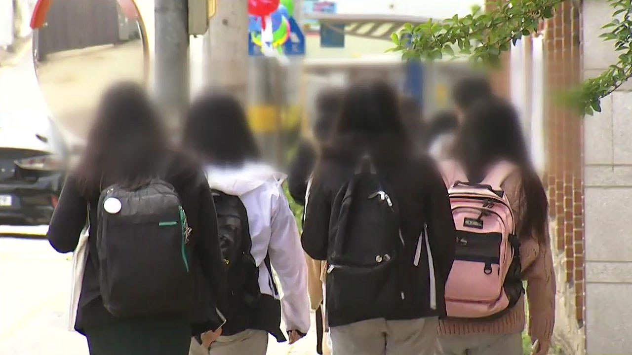 [뉴있저] ‘등교 첫날' 고3 확진...인천 66개 고교생 전원 귀가 / YTN