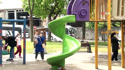 14 yaş altı çocuklar park ve yeşil alanlarda eğlendi