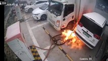 Carro elétrico pega fogo enquanto carrega