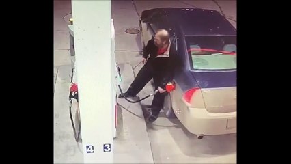 Luta de Titãs: Homem vs Bomba de Gasolina