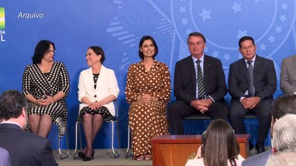 Regina Duarte deixa Secretaria de Cultura
