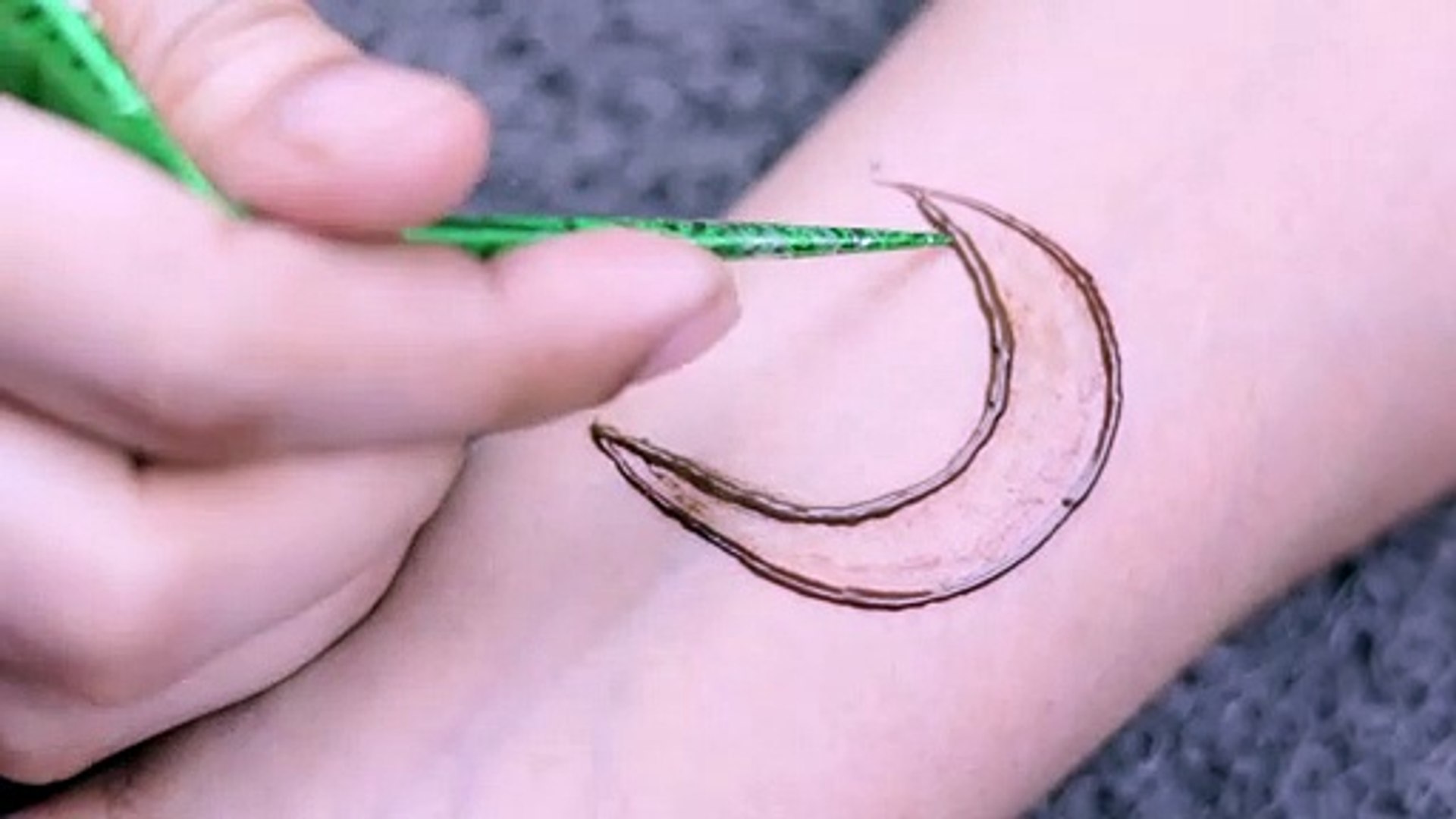 Simple Wrist Tattoo Type Mehndi Design For Eid Simple Wrist Mehndi Design For Eid Video Dailymotion