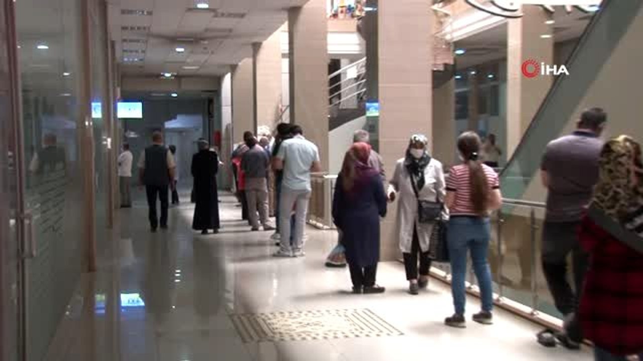 Vatandaşların elektrik faturası kuyruğu
