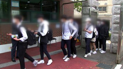 무더기 등교 중지에 비상...학교현장은 어려움 호소 / YTN