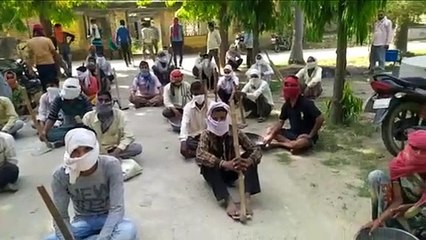 मनरेगा मजदूरों ने ब्लॉक परिषद में कांटा जमकर हंगामा