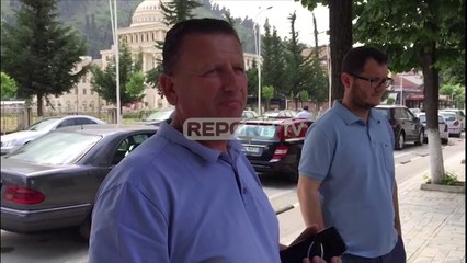 PD Berat: E-Albania s'na dha leje për të shkuar në Tiranë për protestë, u nisëm me makina private