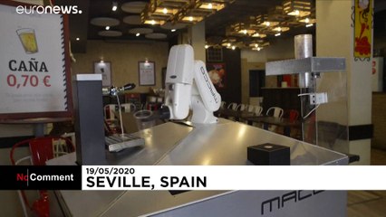"El gitano loco" que hipnotiza Sevilla tirando cañas en un bar